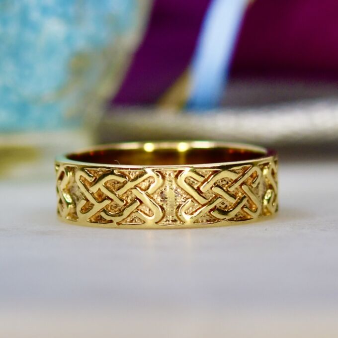 Celtic Knot Band Ring in 9ct Gold