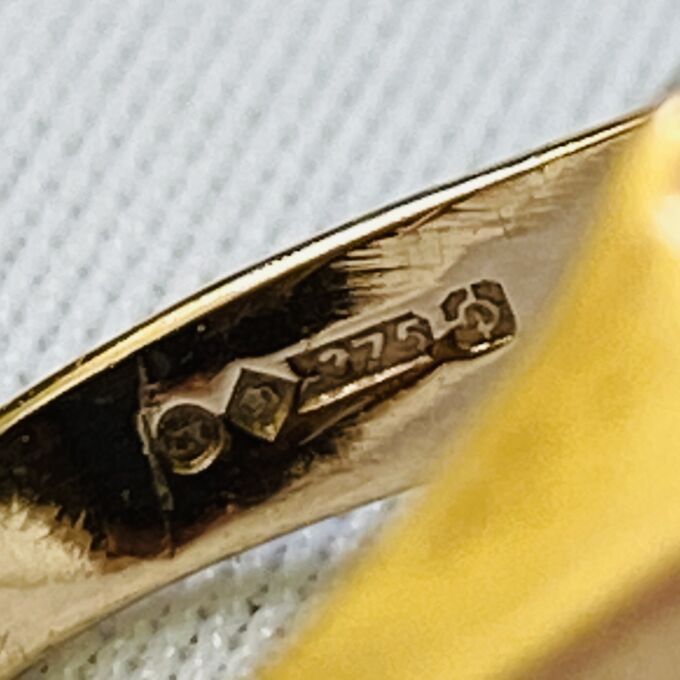 Bold Onyx Signet Ring in 9ct Gold