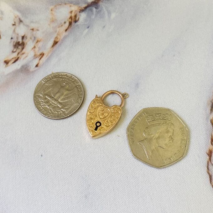 Edwardian Engraved Padlock in 9ct Gold