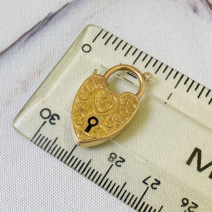 Edwardian Engraved Padlock in 9ct Gold