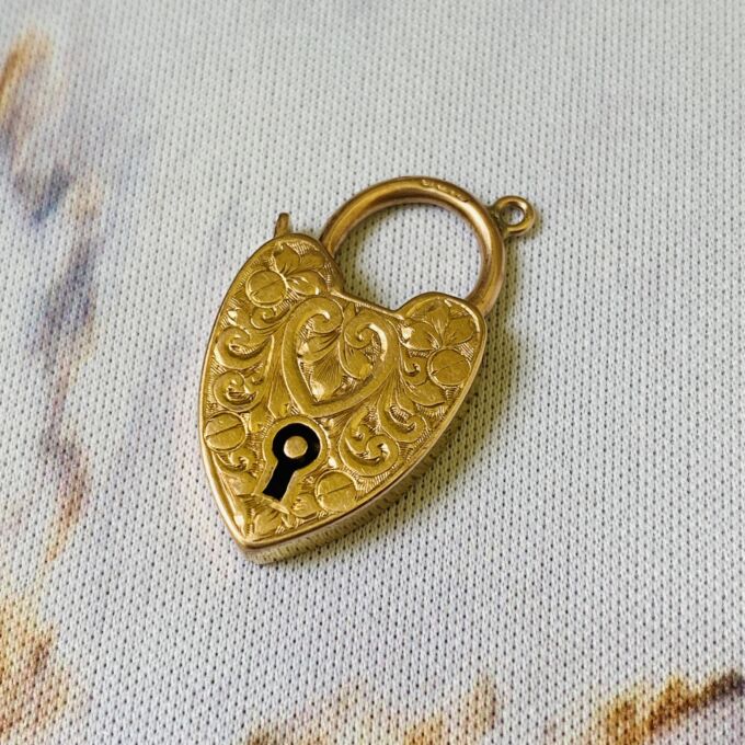 Edwardian Engraved Padlock in 9ct Gold