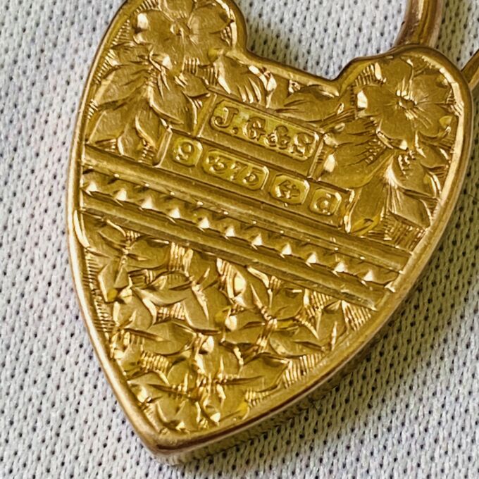 Edwardian Engraved Padlock in 9ct Gold