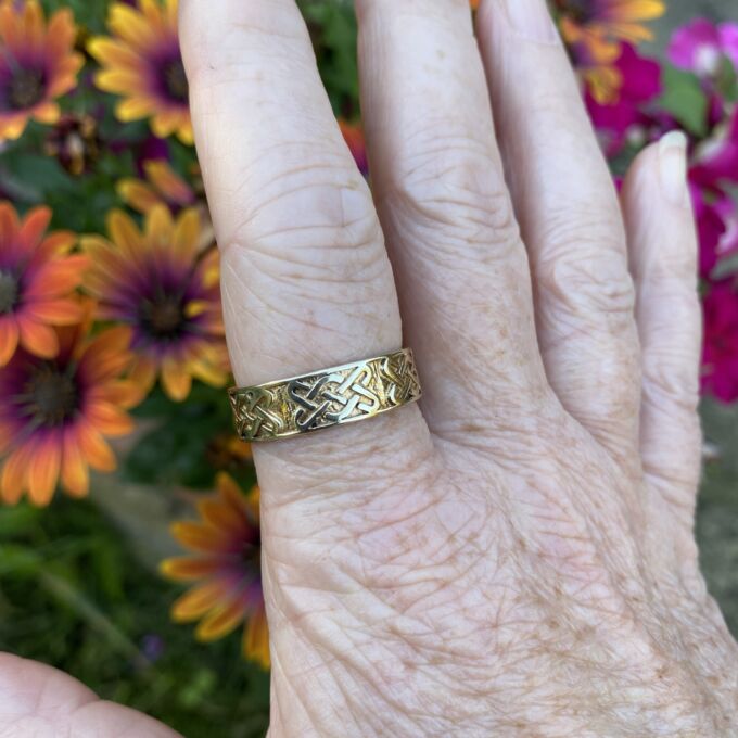 Celtic Knot Band Ring in 9ct Gold