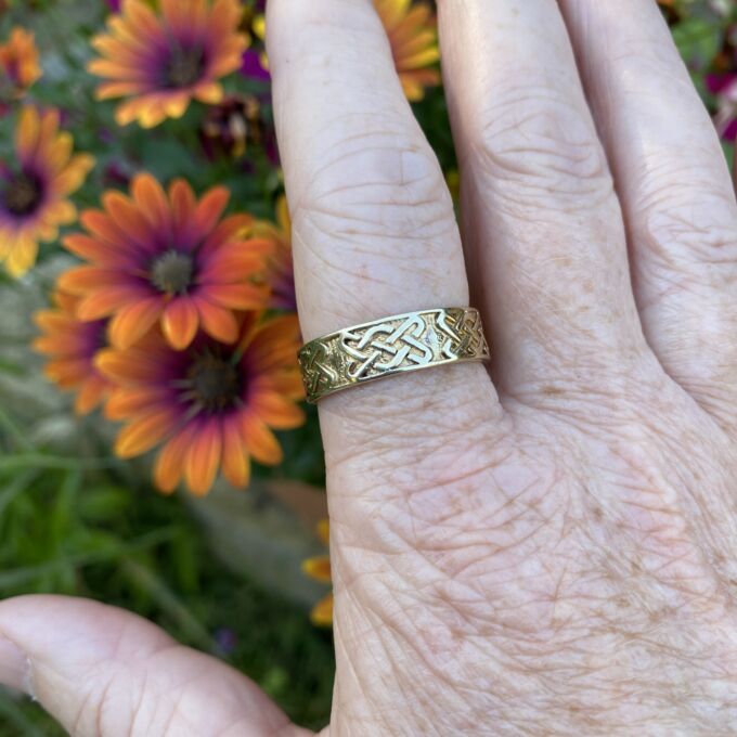 Celtic Knot Band Ring in 9ct Gold