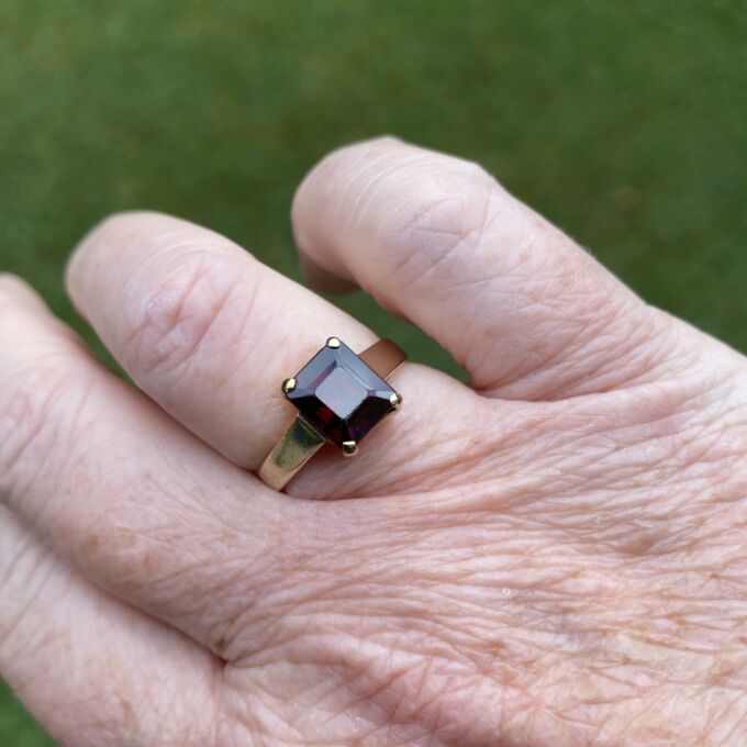Garnet Solitaire Ring in 9ct Gold