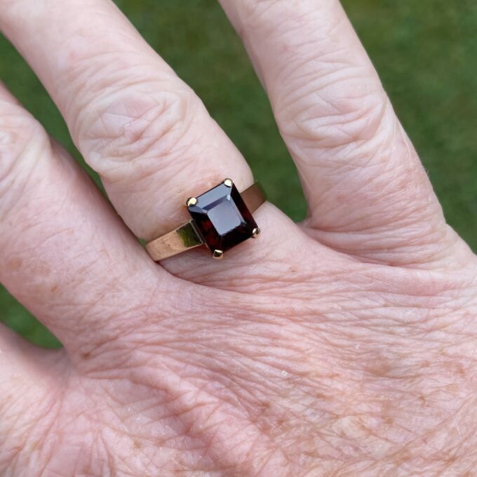 Garnet Solitaire Ring in 9ct Gold