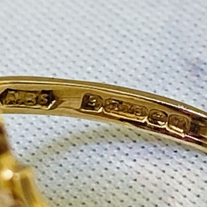 Amethyst Solitaire Ring in 9ct Gold