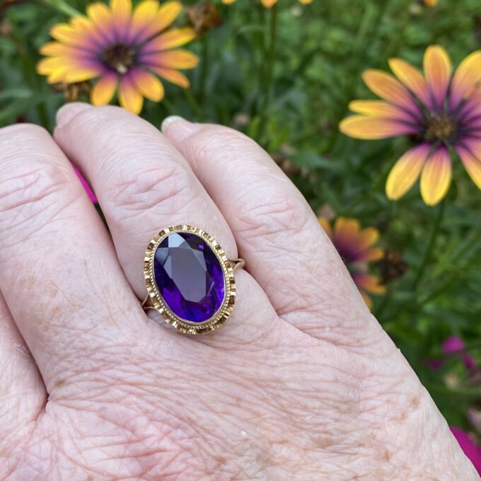 Amethyst Solitaire Ring in 9ct Gold