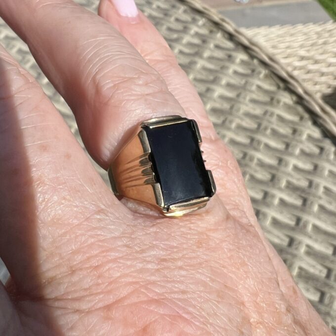 Bold Onyx Signet Ring in 9ct Gold