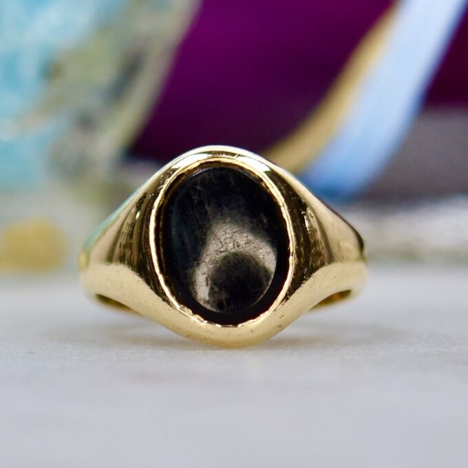 Onyx Signet Ring in 9ct Gold
