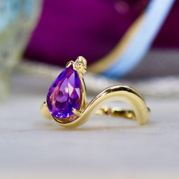 Pear Amethyst Twist Band in 10ct Gold