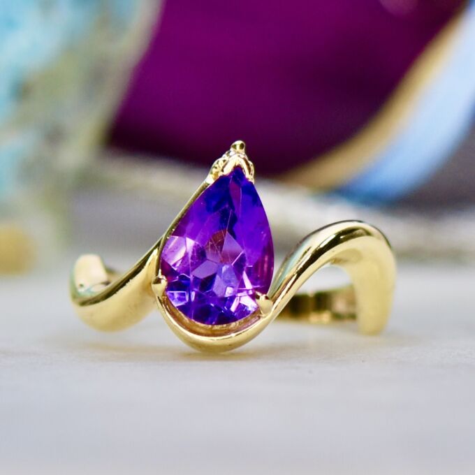 Pear Amethyst Twist Band in 10ct Gold