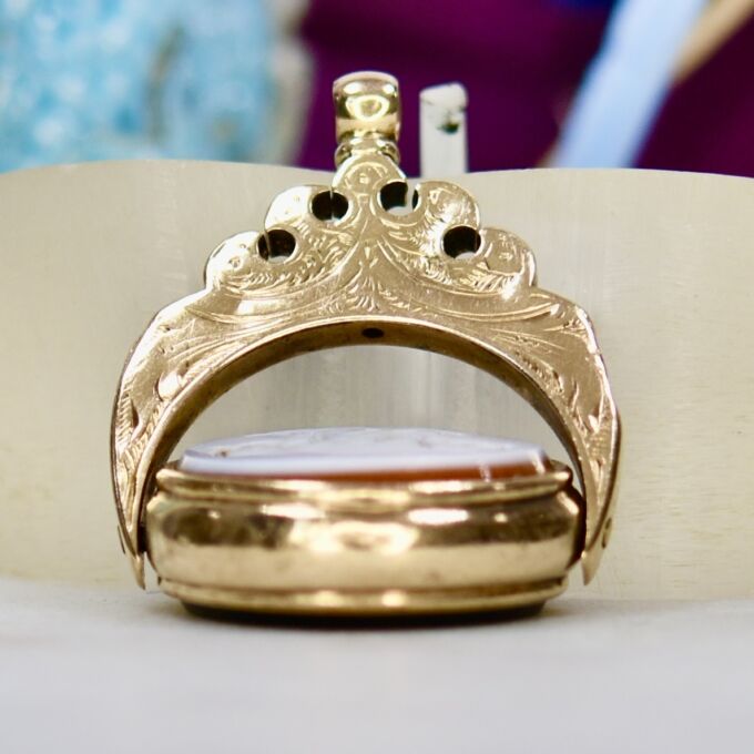 Engraved Antique Swivel Fob in 10ct Gold