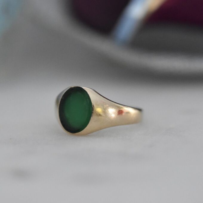 Green Agate Signet Ring in 9ct Gold