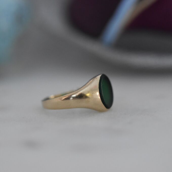 Green Agate Signet Ring in 9ct Gold