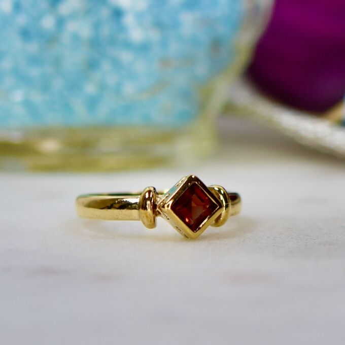 Garnet Solitaire Ring in 9ct Gold
