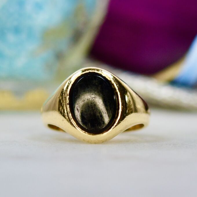 Onyx Signet Ring in 9ct Gold