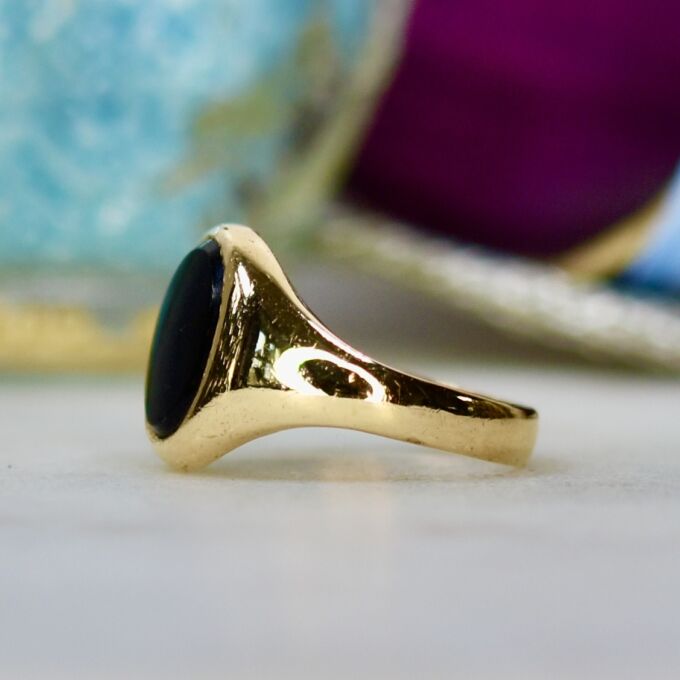 Onyx Signet Ring in 9ct Gold