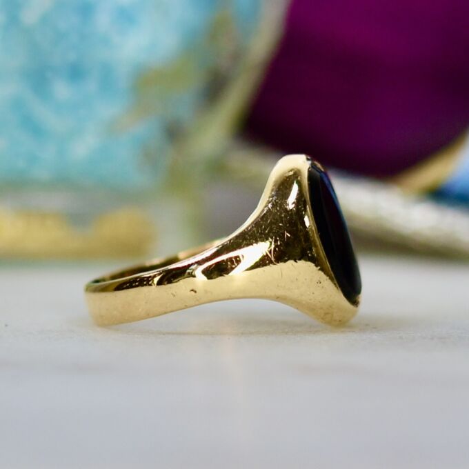 Onyx Signet Ring in 9ct Gold