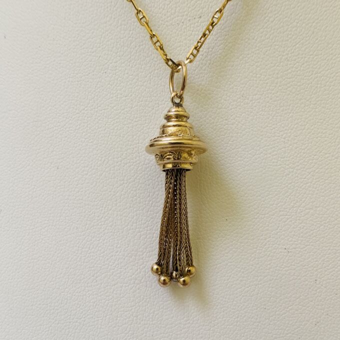 Reserved – Tassel Pendant in 9ct Gold