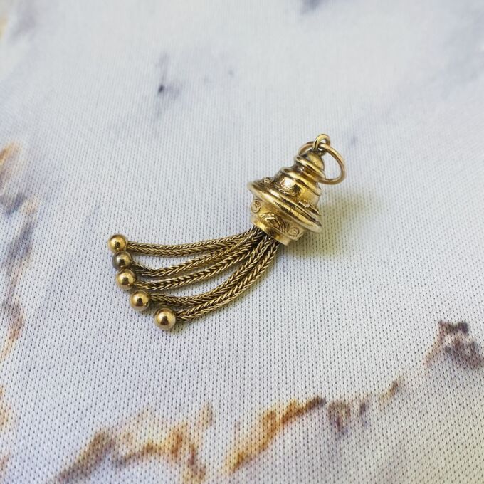 Reserved – Tassel Pendant in 9ct Gold