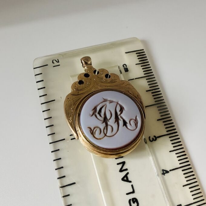 Engraved Antique Swivel Fob in 10ct Gold