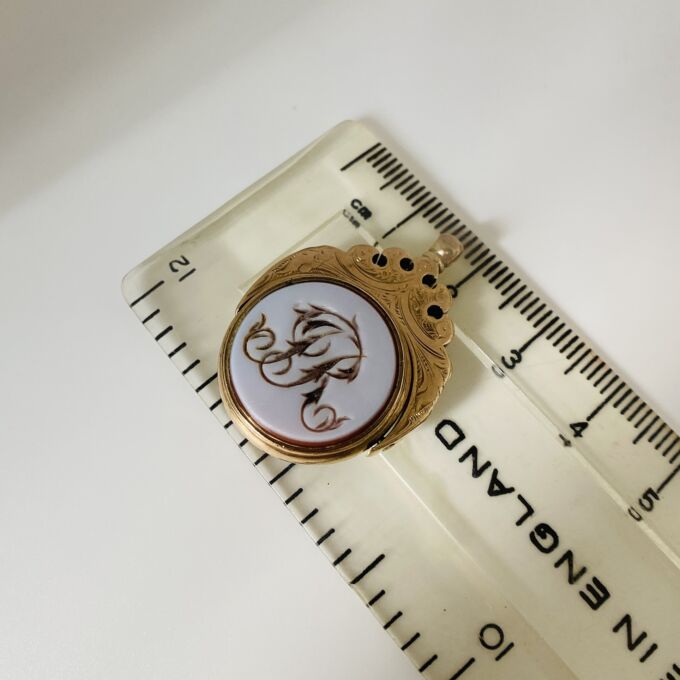 Engraved Antique Swivel Fob in 10ct Gold