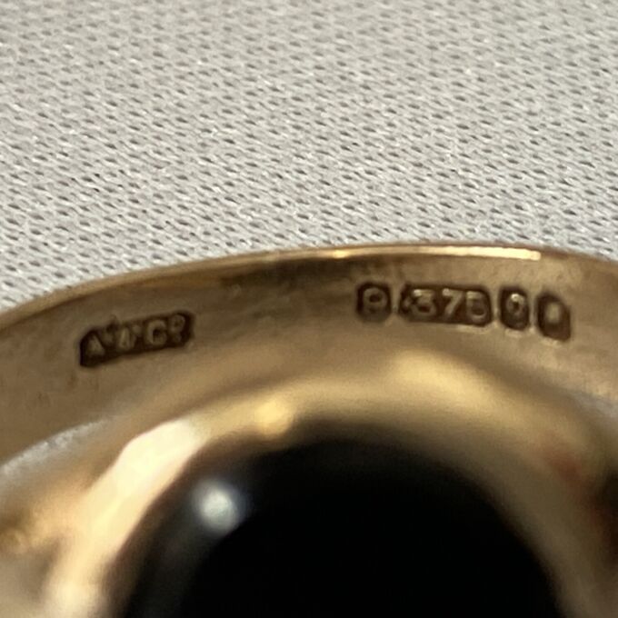 Onyx Signet Ring in 9ct Gold