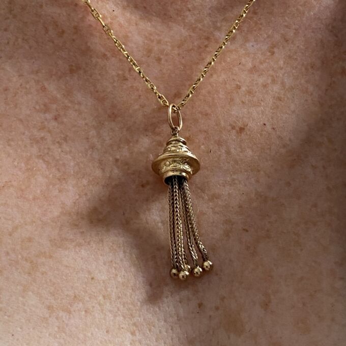 Reserved – Tassel Pendant in 9ct Gold
