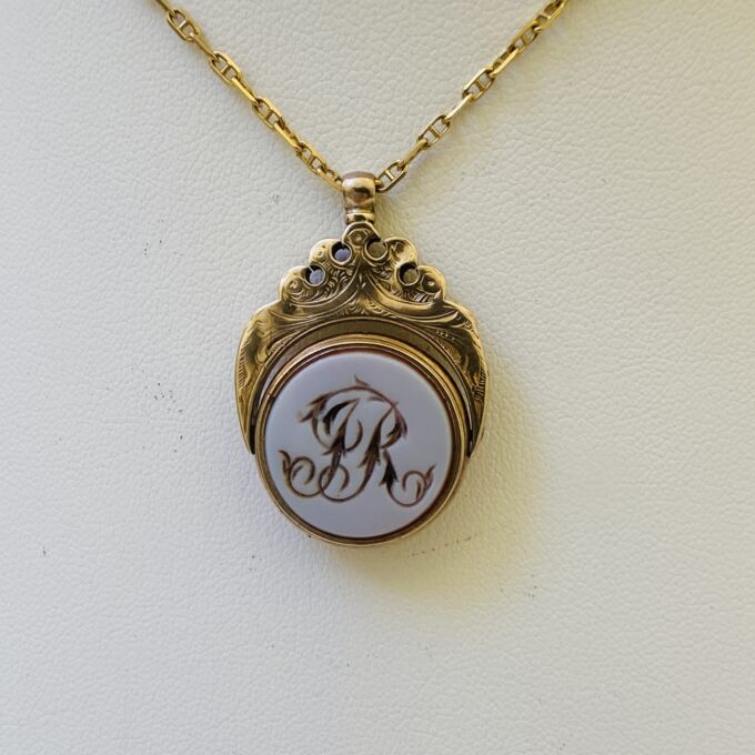 Engraved Antique Swivel Fob in 10ct Gold