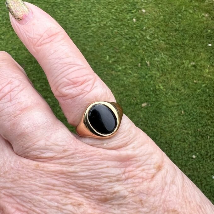 Onyx Signet Ring in 9ct Gold