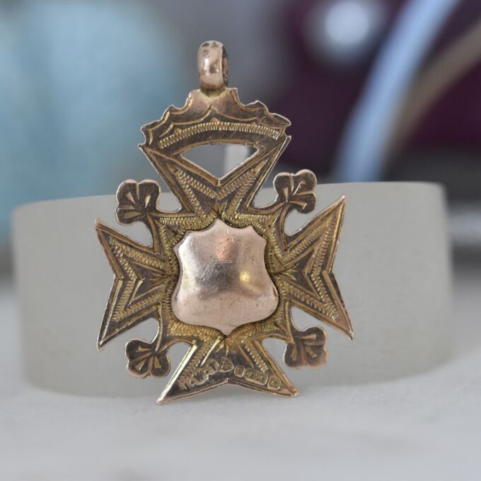 Antique Maltese cross Pendant in 9ct Gold