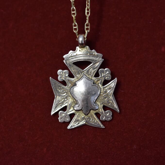 Antique Maltese cross Pendant in 9ct Gold