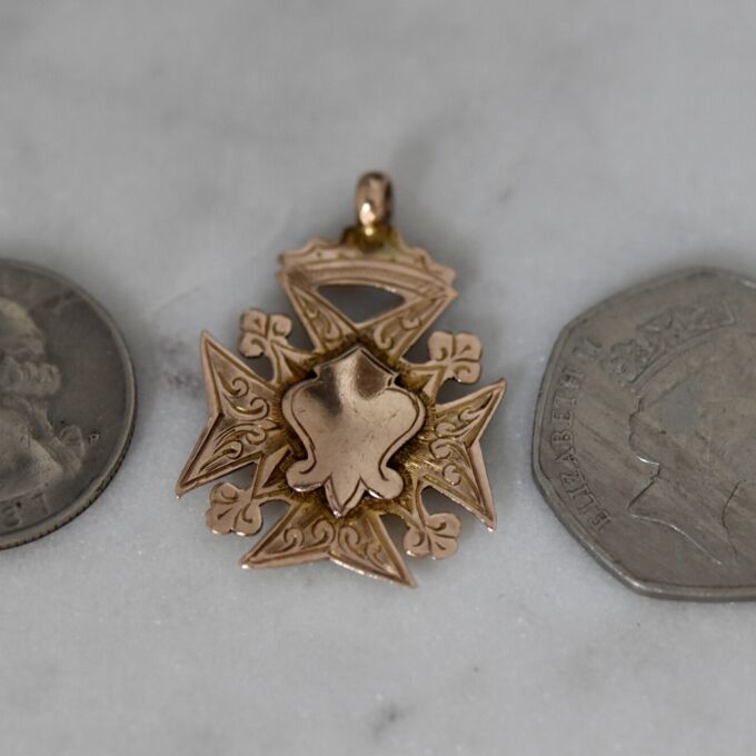 Antique Maltese cross Pendant in 9ct Gold