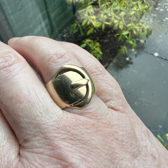 Extra Wide Buckle Ring in 9ct Gold