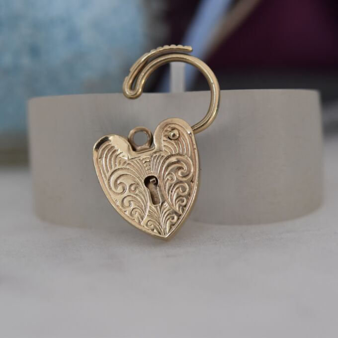 Engraved Front Heart Padlock in 9ct Gold