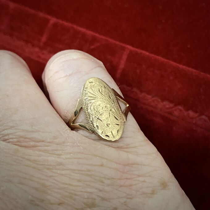 Elongated Oval Engraved Ring in 9ct Gold