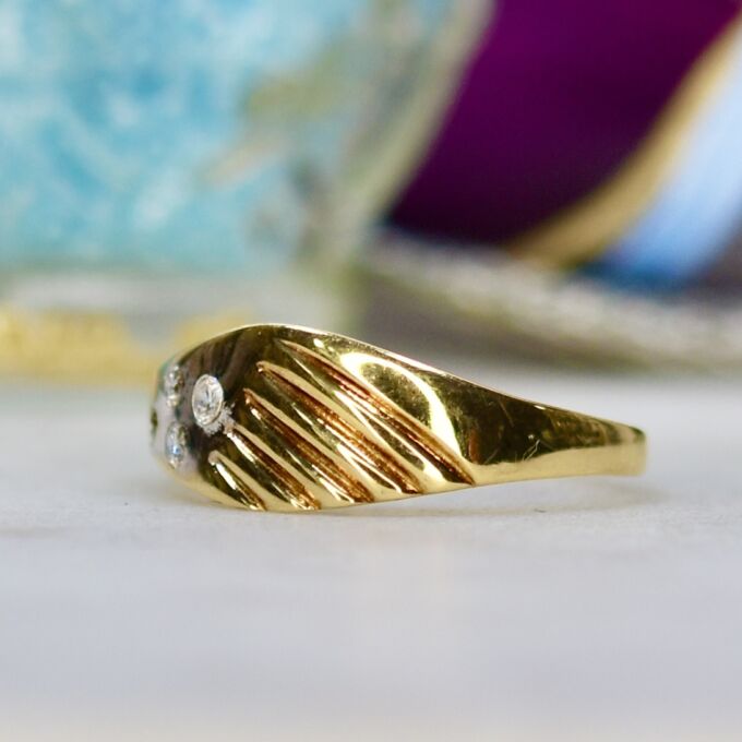 Graduating Texture Ring in 9ct Gold
