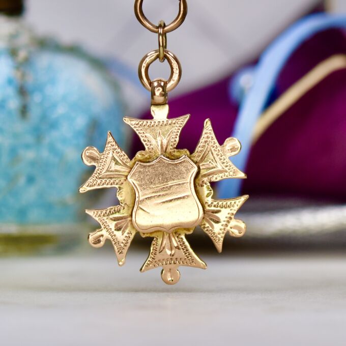Antique Medallion Pendant in 9ct Gold