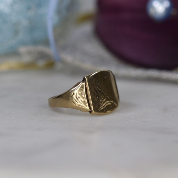 Part Engraved Signet Ring in 9ct Gold