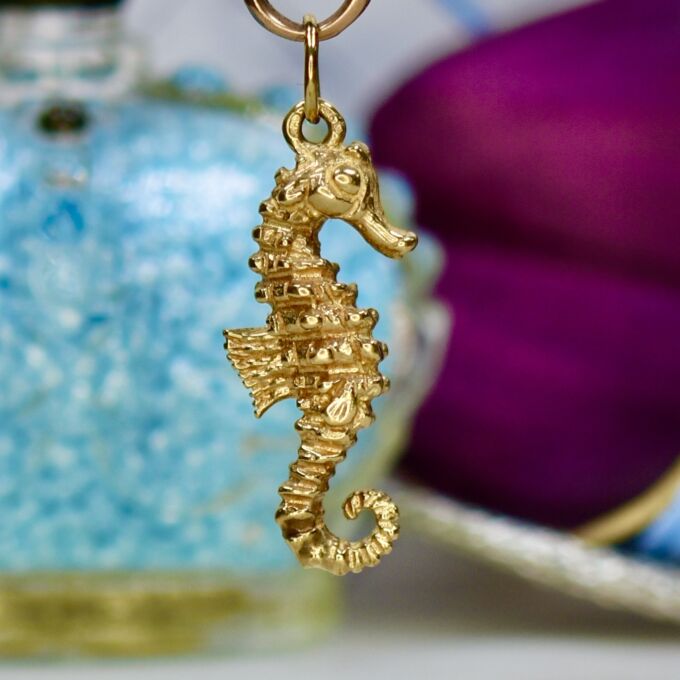 Seahorse Pendant in 9ct Gold