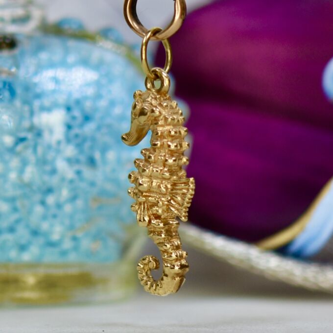 Seahorse Pendant in 9ct Gold