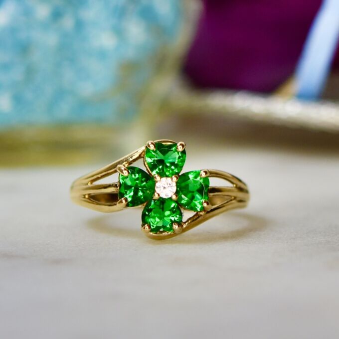 Pretty Heart Flower Ring in 9ct Gold