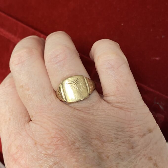 Part Engraved Signet Ring in 9ct Gold