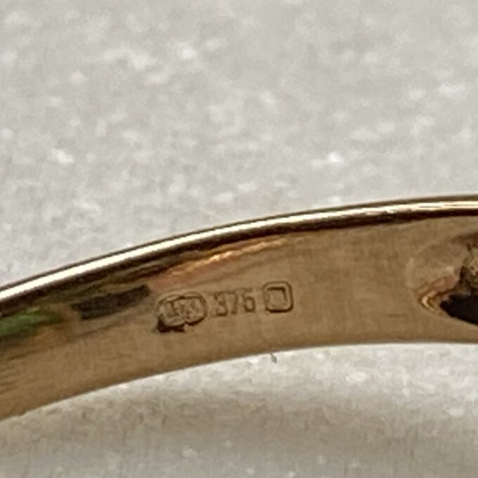 Pretty Heart Flower Ring in 9ct Gold