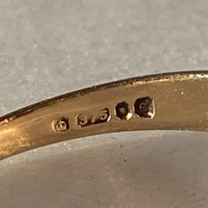 Sapphire Cluster Ring in 9ct Gold