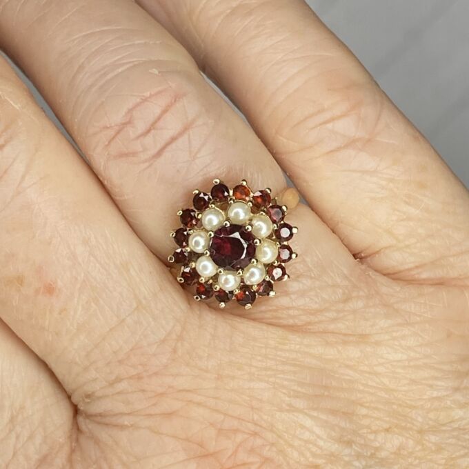 Pearl & Garnet Ring in 9ct Gold