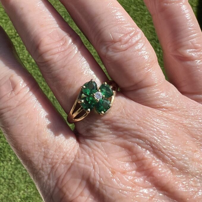 Pretty Heart Flower Ring in 9ct Gold