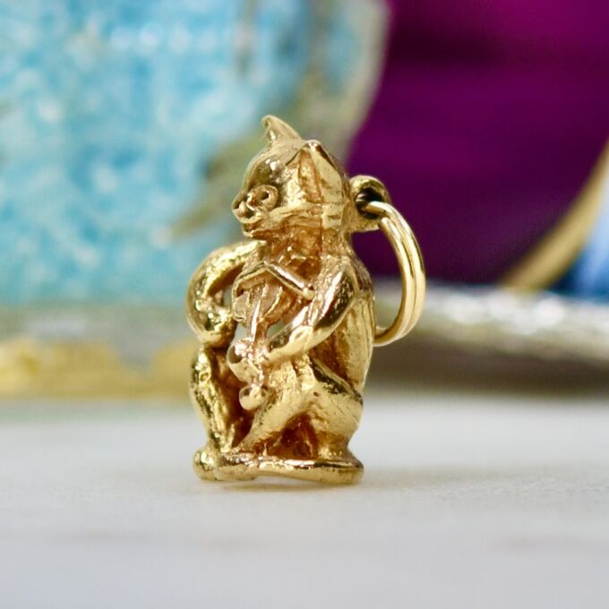 Fiddle Playing Cat in 9ct Gold