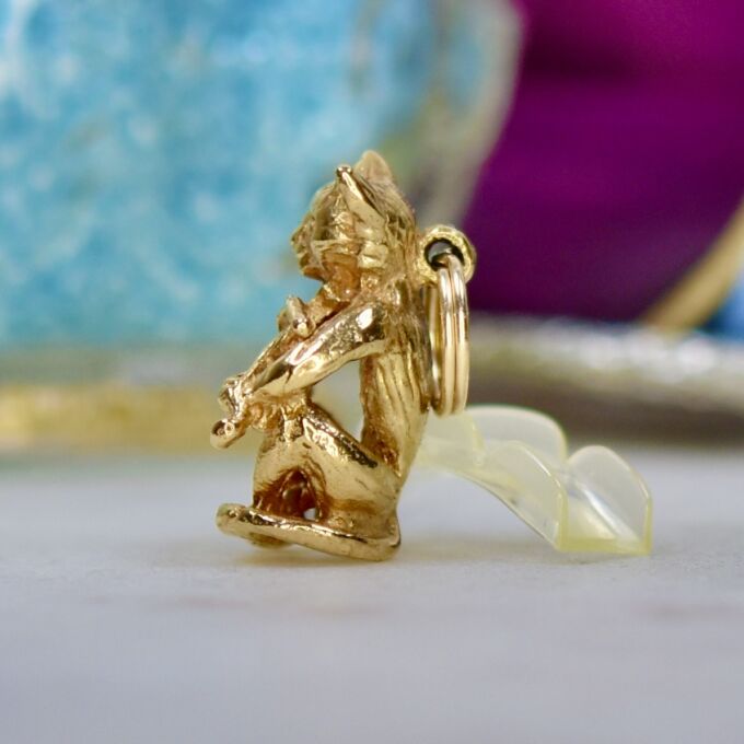Fiddle Playing Cat in 9ct Gold